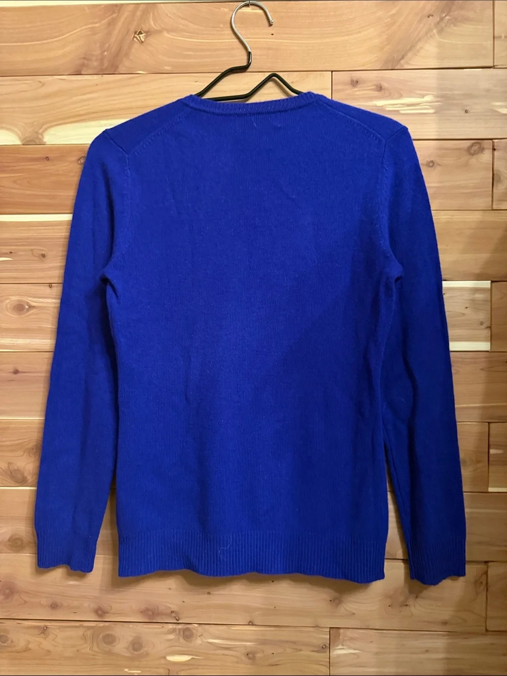 Peck & Peck Women's V-Neck Sweater in Cobalt Blue